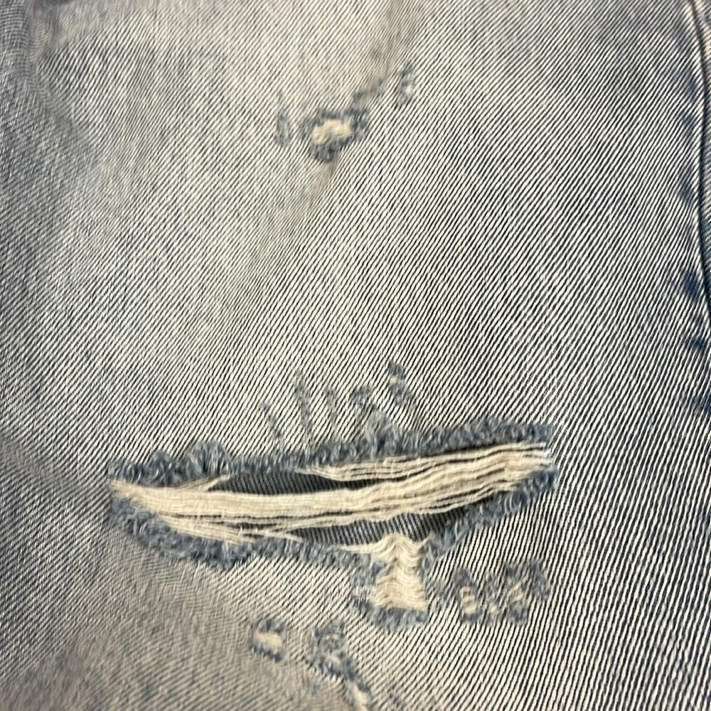 Levi’s 550 RELAXED Light Wash Distressed Jeans NWT 34/30